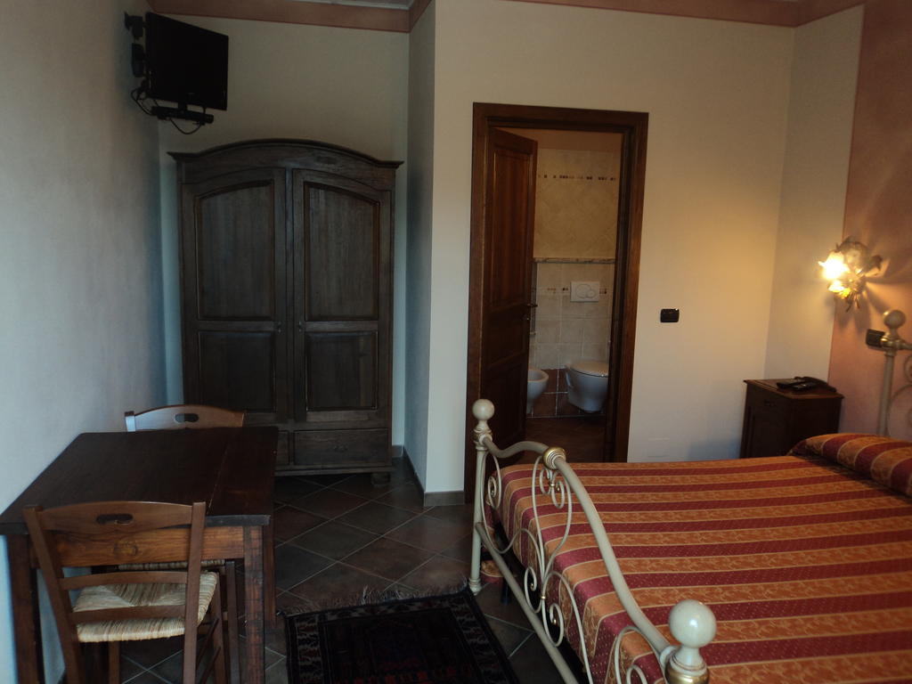 Agriturismo Cascina L'Arche Santo Stefano Belbo Zimmer foto